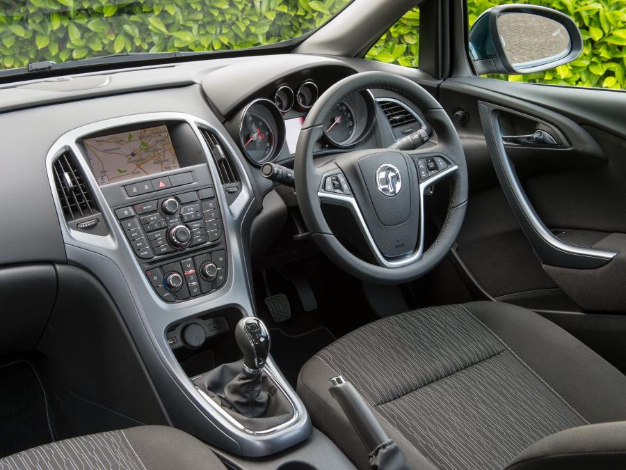  Vauxhall Astra Sports Tourer 2012 года  (фото 11 из 22)